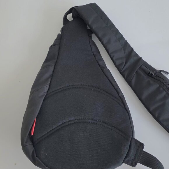 VICTORINOX SLING BAG! ๐๐๐ - Picture 11 of 16